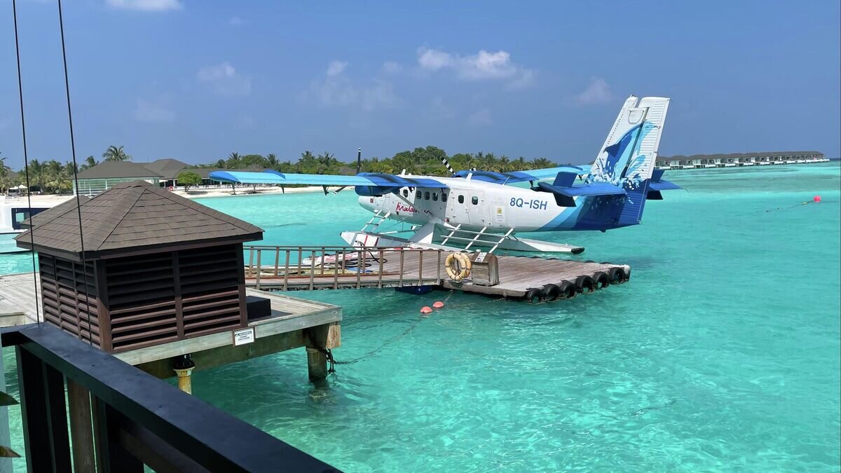 Рейсы на мальдивы из москвы. Вид с гидросамолета Мальдивы. Seaplane Мальдивы. Мальдивы с самолета. Самолет до Мальдив.