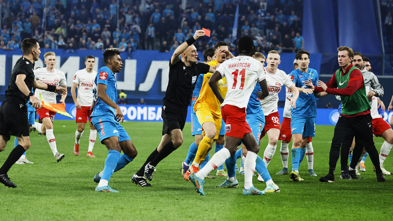    Драка между игроками «Зенита» и «Спартака».