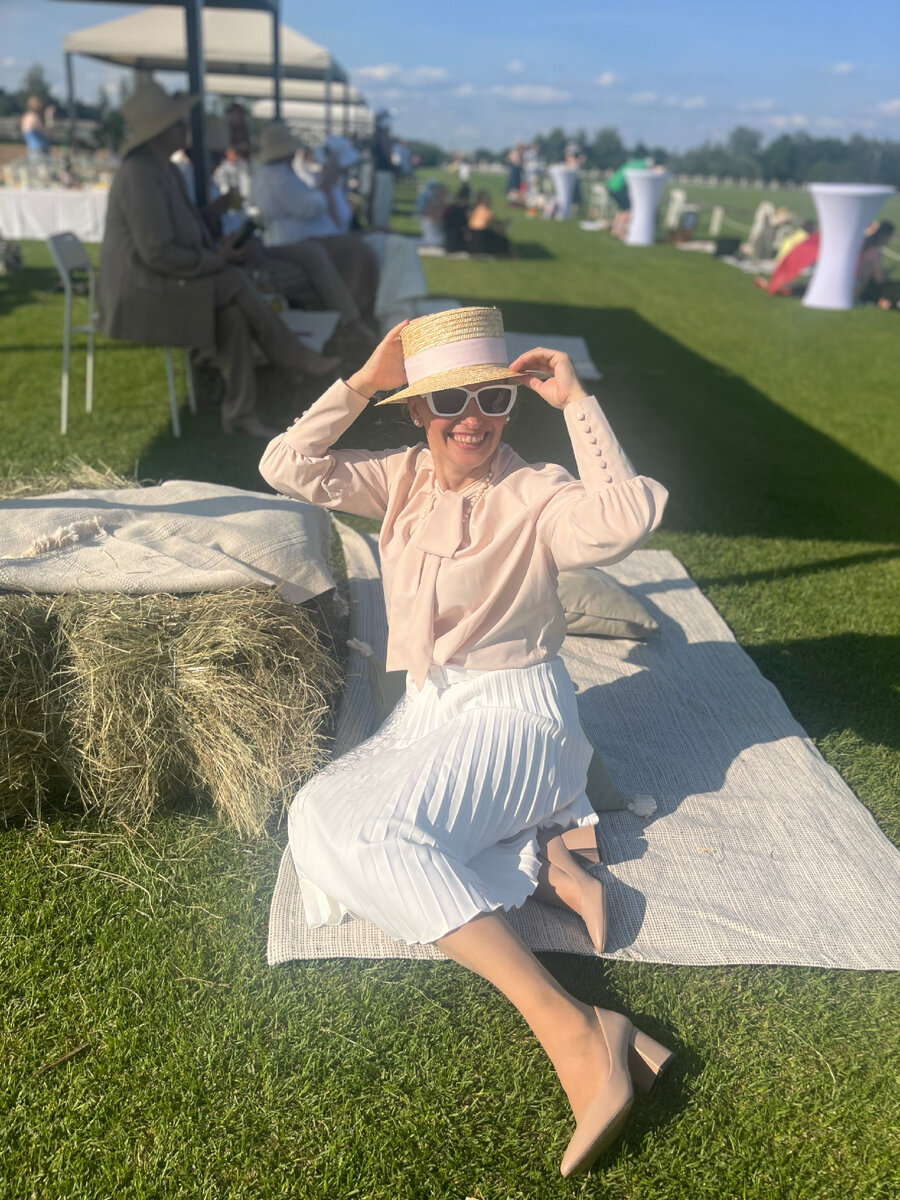 Без шляпки на конное поло нельзя, дресс-код существует