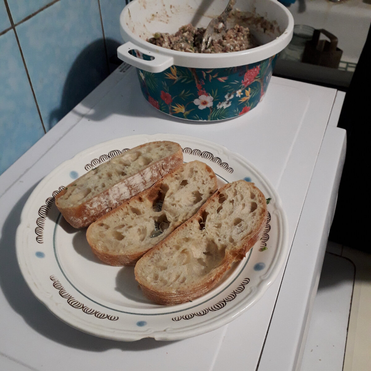 Бутерброды с горбушей консервированной