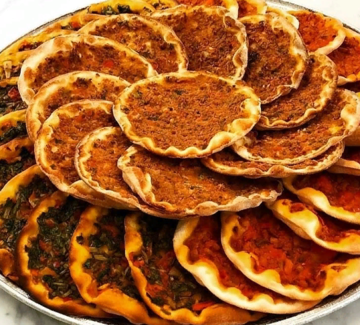 Ламаджо армянский. Армянское блюдо ламаджо. Аджарский ламаджо. Армянская пицца ламаджо.