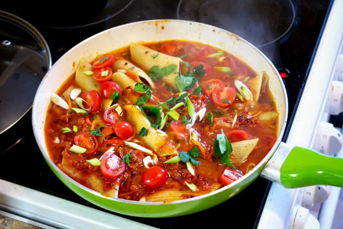 Каннеллони с фаршем на сковороде