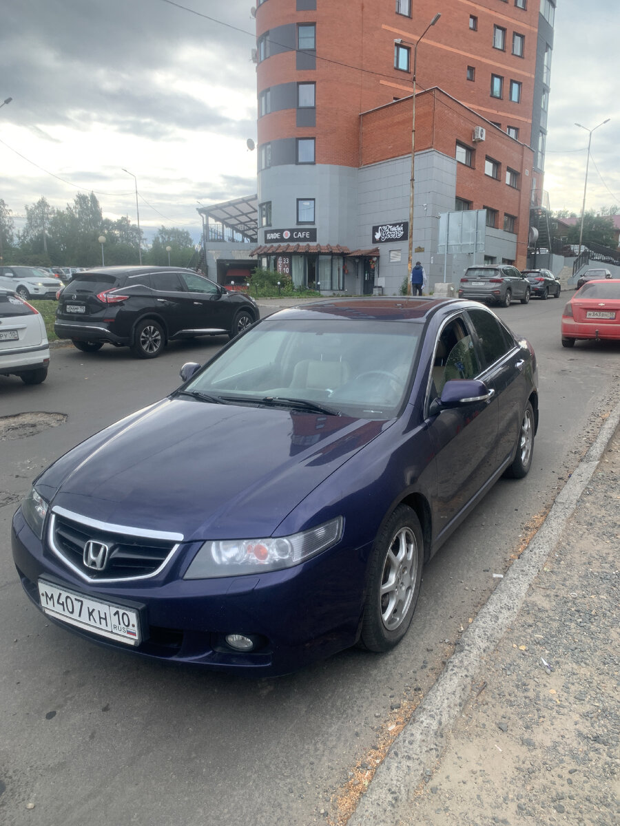 Вот она машина мечты.  Honda Accord 2003 года выпуска. 300к пробега на самой жирной комплектации. на 2.4 моторе на 190 л.с. С 6 ст. МКПП.