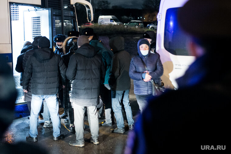    Полицейские во время рейда в Верхней Пышме вручили 33 повестки в военкомат