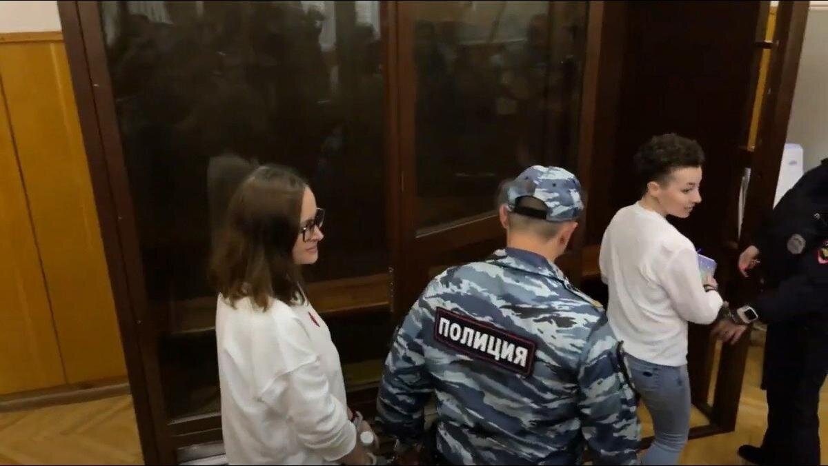 Заводят в «аквариум». Фото: Василий Полонский / «Новая»