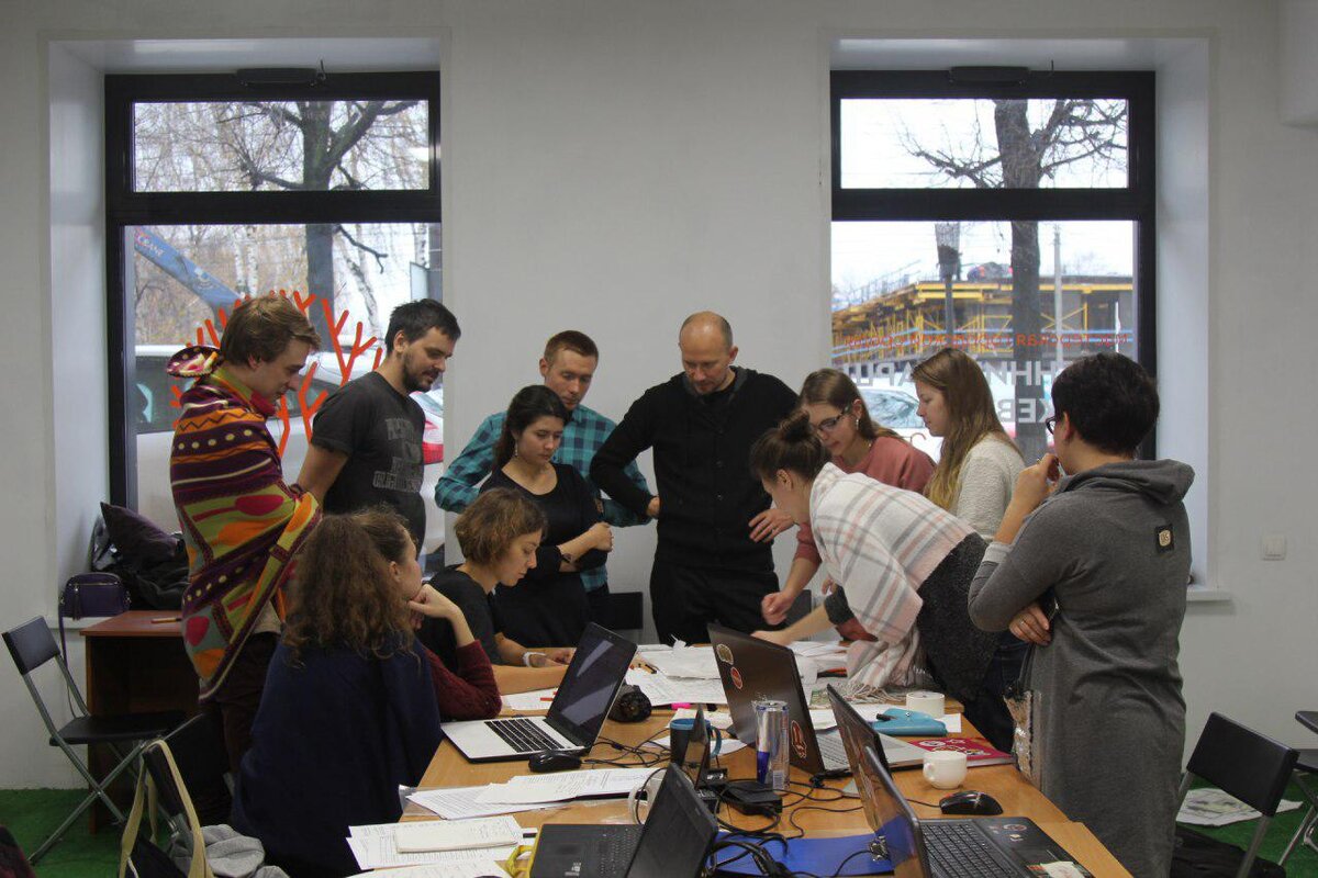 Команда исследователей и архитекторов за созданием концепции «Открытого сада» в рамках воркшопа «Осенний МАРШ в Ижевске 2017» . Фото: архив «Открытого сада».