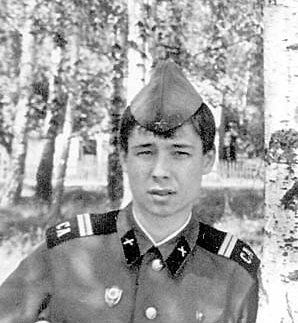 Зверев в армии. Да-да, это он! Фото из открытых источников