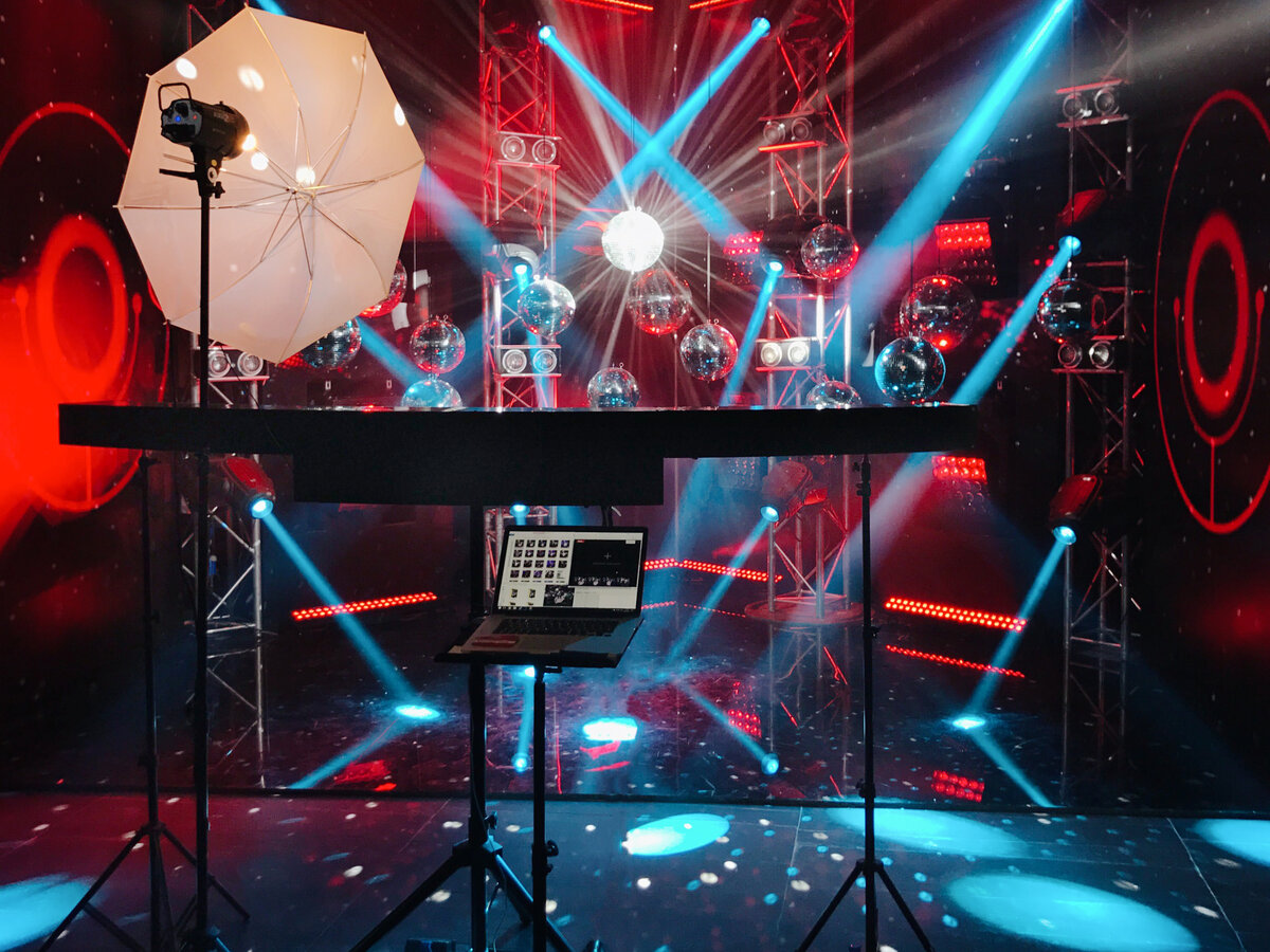 Установка bullet time напротив красочного фона