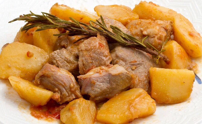 Мясо лучше сочетать с овощами и картофель тоже, но не между собой.
