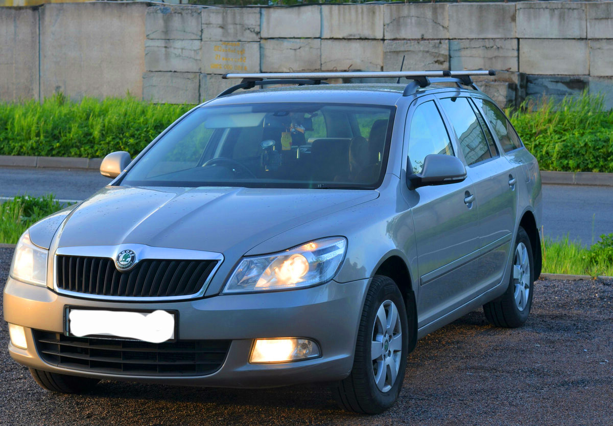 Частные объявления купить октавию. Skoda Octavia 2009 1.6 универсал.