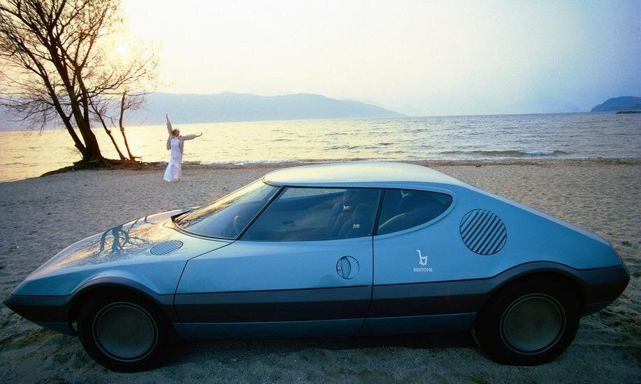 Удивительно, но фактически, то что эту марку прославило, то её и погубило. Как известно, роторные двигатели, хоть и отличались малым весом, компактностью и производительностью (1,0-литровый роторный двигатель NSU развивал 117 лошадиных сил и 158 Н*м), но были не идеально. 