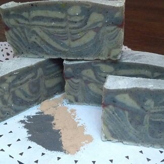 Мыло с использованием чёрной, розовой и голубой косметической глины