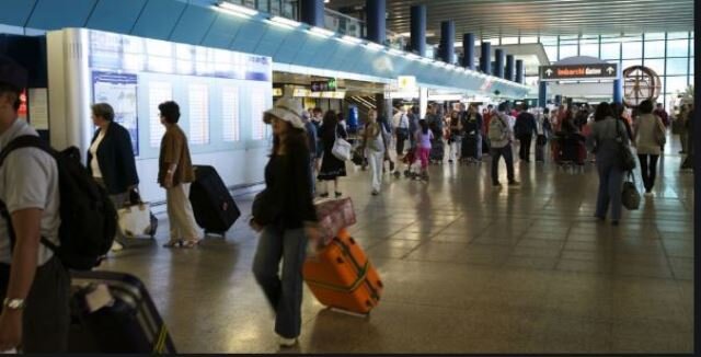 А вас, проживающих в Европе, часто навещают родственники с России или Украины?