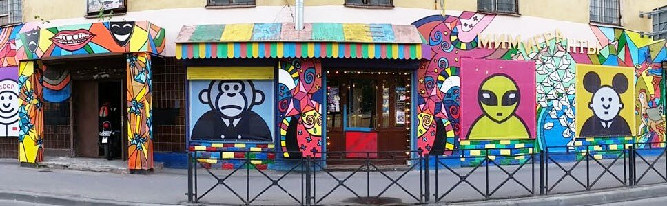 Мимо точно не пройдете. Театр начинается с улицы)))