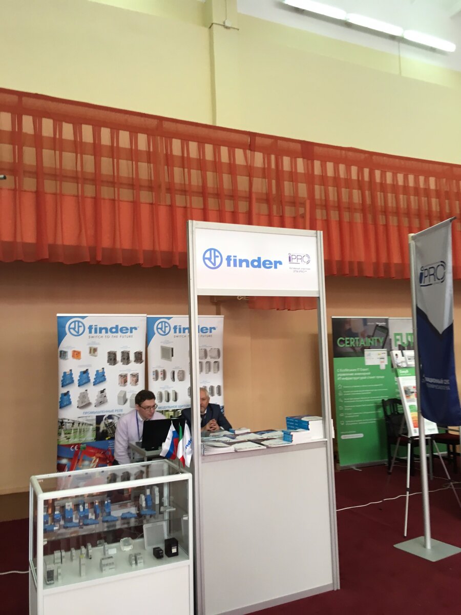 Стенд компании Finder