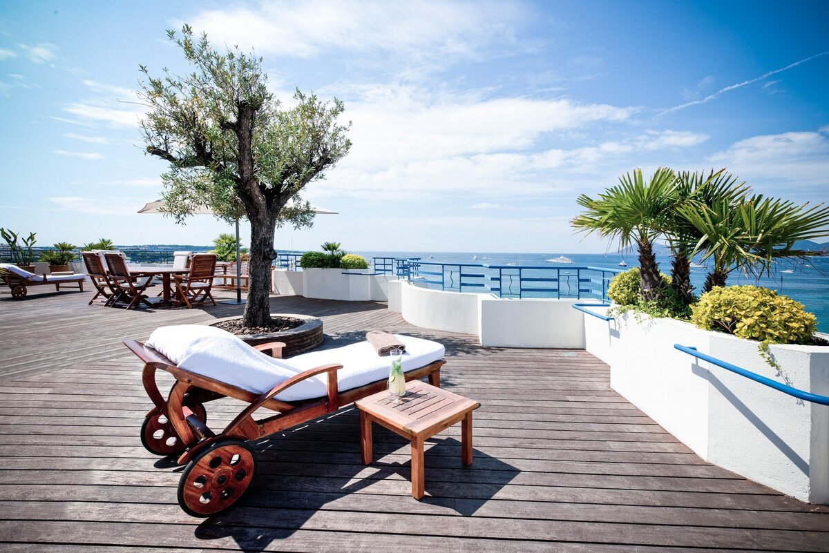 1 МЕСТО

Франция (Канны). Отель Grand Hyatt Martinez.

Президентский люкс - $ 45000 за ночь.