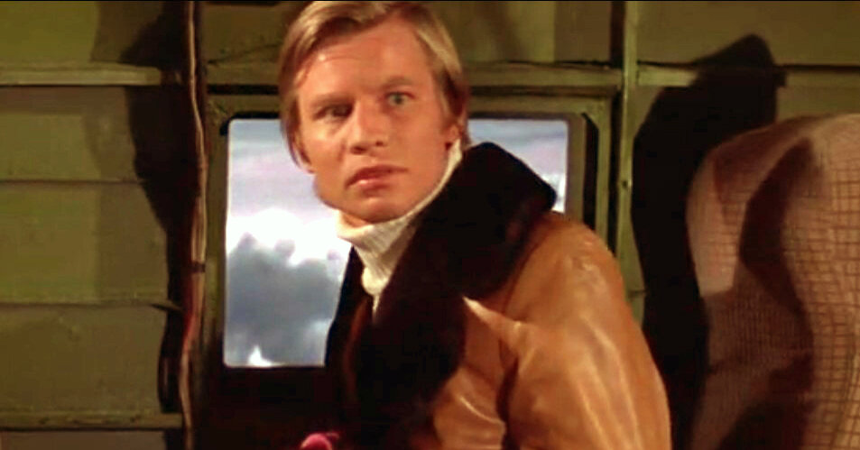 Майкл Йорк в фильме "Потерянный горизонт" (1973)