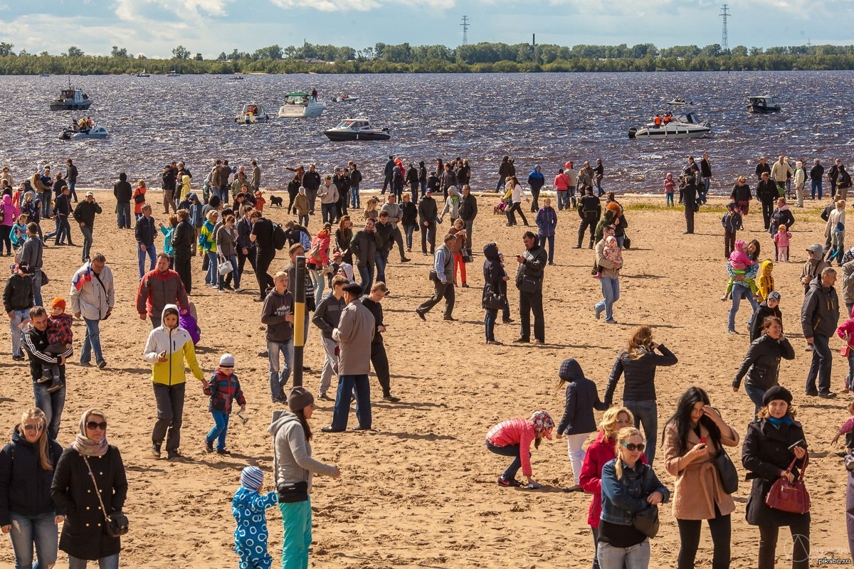 Центральный пляж города Архангельска. Июль.