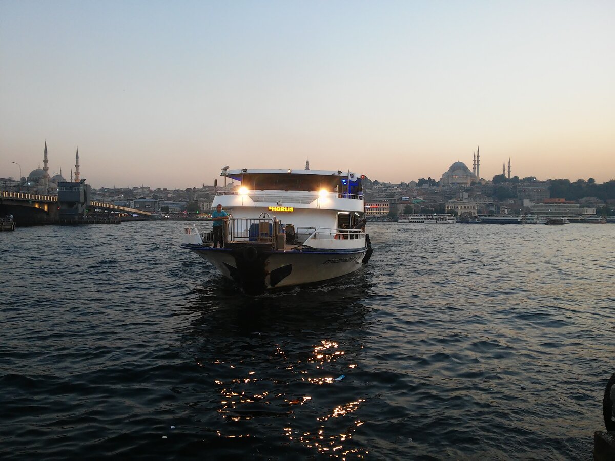 Здесь прямо из Босфора ловят свежую кефаль