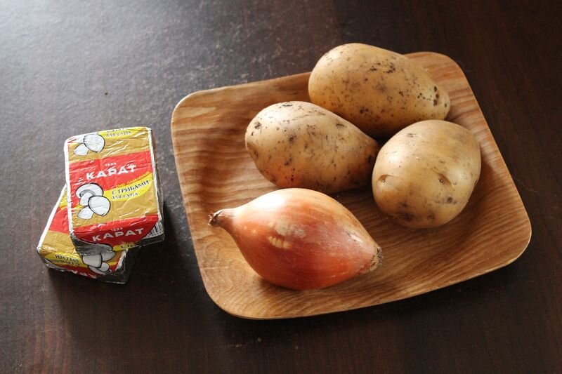 в принципе вот все, что надо для сырного супа, но мы добавим рыбного аромата