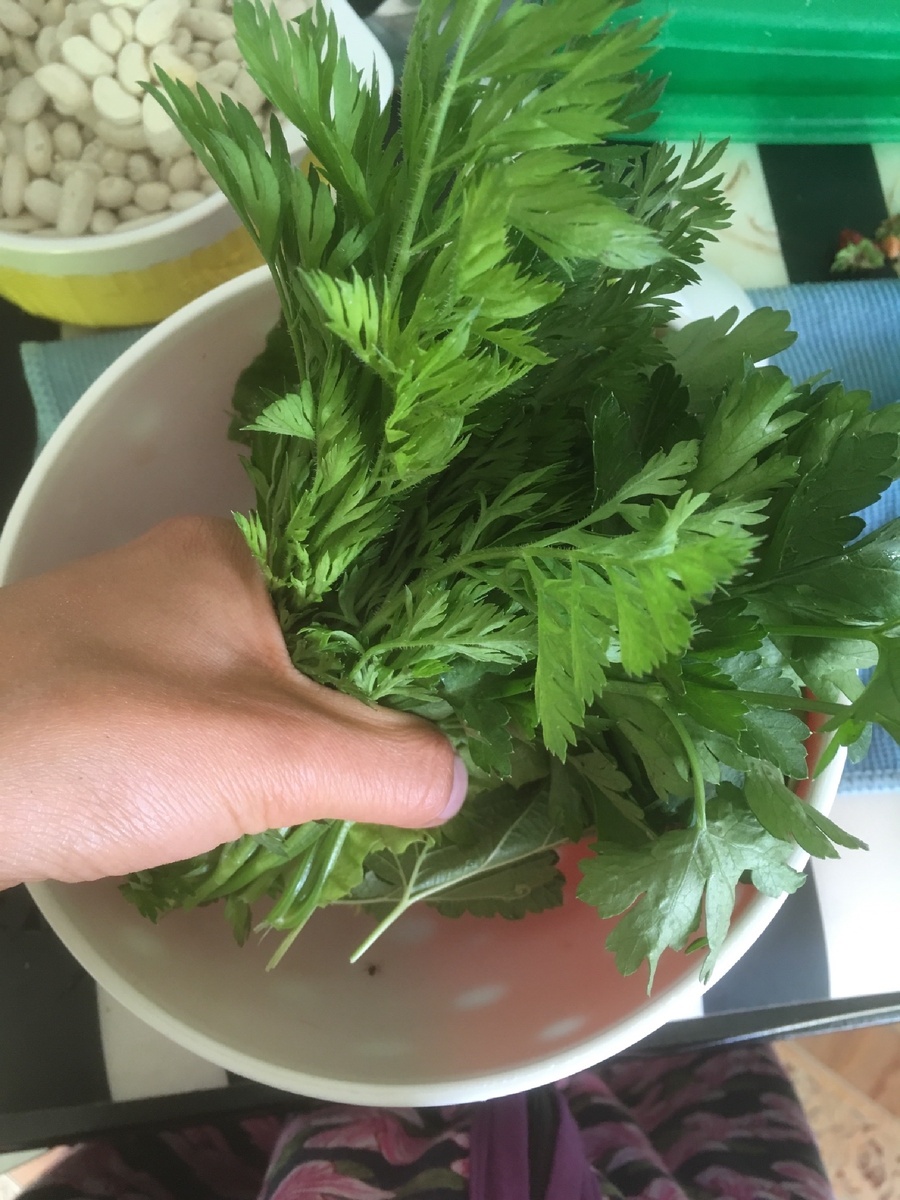 Обязательно замачивала зелень в воде с содой