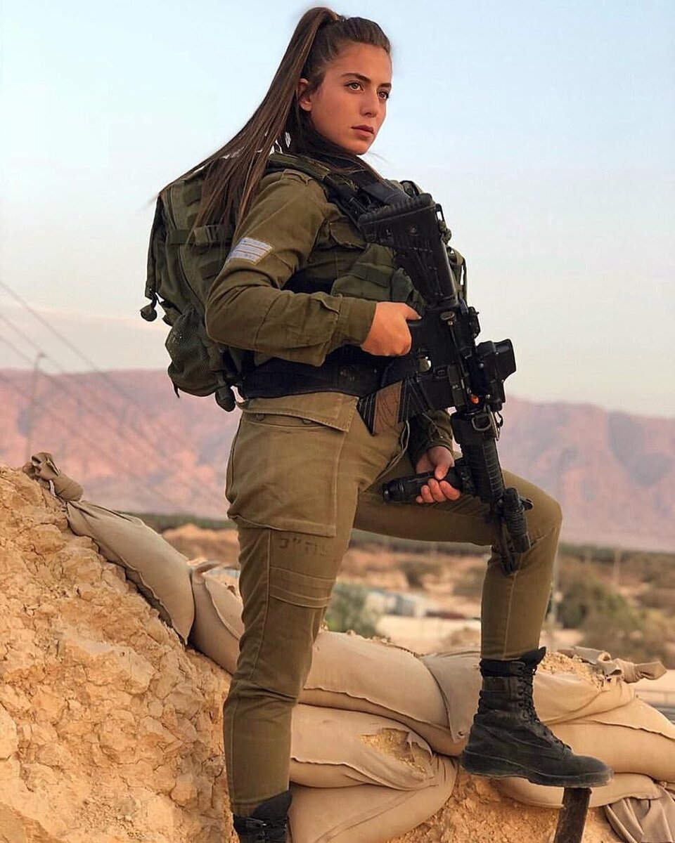 Почему в Израиле девушки служат в армии?