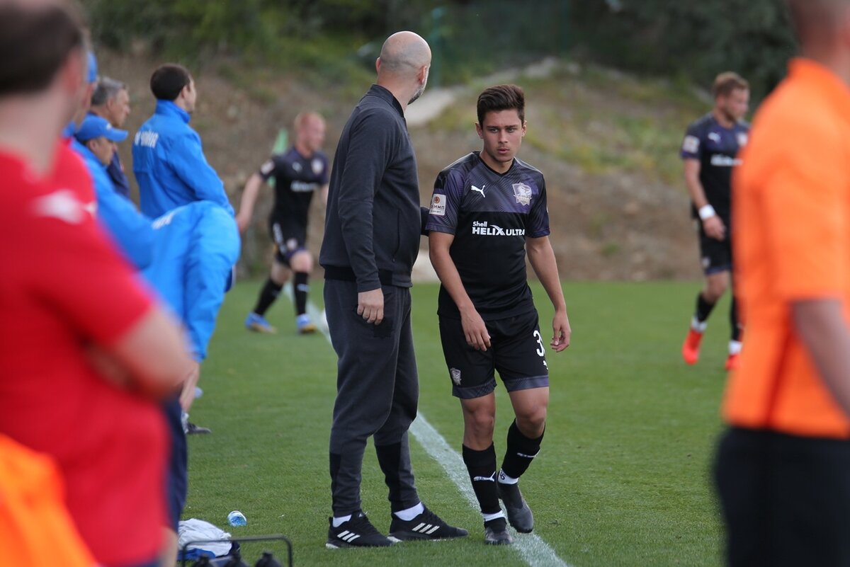 Полузащитник "Чайки" Андрей Текучев 