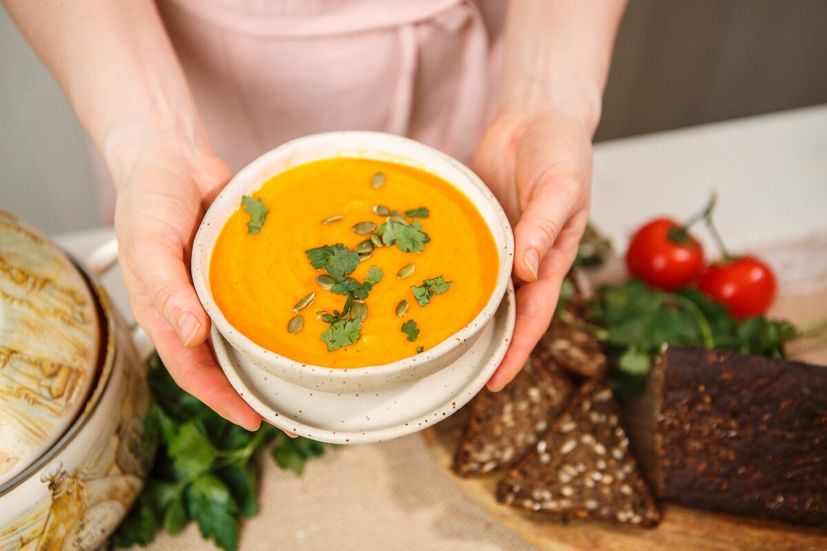 Тыквенный суп пюре в канаде. Постное пюре из тыквы. Постное пюре из тыквы. Нежный суп пюре. Пряный тыквенный суп.