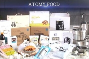                                                                                                                                                                                   Правильное  потребление биологически активных продуктов от Atomy.                                                                                                        
                                                                                                                                                                                   Оптимальный эффект от приёма:
- если в упаковке 30 капсул, то прием осуществляется один раз в день.
Правильнее  принимать за 15-30мин. до еды, тогда усвоение будет полным,  эффект более заметным.

Можно принимать  после еды - также  через 15-30мин, когда желудочные соки выделились, начался процесс пищеварения, и вода не слишком повредит.

Не следует принимать:

- сразу после выпитой чашки кофе. Данный напиток "блокирует" усвоение некоторых витаминов и минералов. 
Лучше принимать витамины за час до или после того, как выпит любимый напиток.

 - после  овсянной кашы.
Некоторые её составляющие  не позволяют усваиваться в полном объёме некоторым витаминам.
⠀
 ВРЕМЯ  приёма:
  УТРО:
  * Витамин С - обеспечивает необходимый запас Витамина С. 500мг  и 7 видов цветной еды сразу. 
 *Мультивитамины - это комплекс , включающий в себя важные для поддержания работоспособности и развития организма витамины и минералы.
*Спирулина -  уникальная по своим свойствам микро водоросль, ценный для организма человека продукт содержащий до 70% белка, хлорофил, незаменимые ферменты, более 2000 минералов, витаминов. Аналогов в природе нет. *Хемохим - концентрированный продукт, для поддержания иммуной системы в здоровом состоянии. Состоящий из экстрактов трав выращенных в Корее. Хемохим пробуждает истощенные иммуноциты, придает силу, обновляет клетки организма.
*Родиола и расторопша для здоровой печени.
*
ДЕНЬ:
*Мультивитамины
*Сопальметто - для мужской силы и здоровья.
*Софора - помогает укрепить женский организм, кости, улучшить кровообращение, очистить кровь и сосуды от холестерина. Эти витамины содержат японскую софору, изофлавоны, линолевую кислоту (Омега 6), и витамины D, E, K,  экстракт граната, корни тростника, экстракт анжелики, белый корень пексуо.  Богата рутином, это вещество эффективно при профелактике целого ряда сердечно-сосудистых заболеваний.
*Лютеин - это биологически активный пигмент, который входит в группу каротиноидов. Это природные соединения,  важны для обмена  веществ человеческого организма.
 Лютеин формирует желтое пигментное пятно в центре сетчатки- макулу который отвечает за центральное зрение.
*Омега3 - пищевой комплекс содержит в себе незаменимые жирные кислоты,  необходимые нашему организму, способствует улучшению кровообращения.

ВЕЧЕР:
*Файнзайм -  витаминный порошок на основе ананасового экстракта, благодаря которому   улучшаетьмя  обмен веществ, п "сжигаються" жировые отложения.
*Кальций - для укрепления. Протекания  основных жизненных процессоа,т.к он есть во всех органах и тканях живых организмов.
*Пробиотики -  порошкообразная пищевая добавка включает в себя микс из 10 самых полезных лакто бактерий. Каждая из лакто культур выполняет определенную функцию. В одном пакетике препарата содержится до 2,5 г полезных бактерий.
Биологически активные добавки  -  простой и надежный способ сделать пищу полноценной,  здоровье  крепким. 
