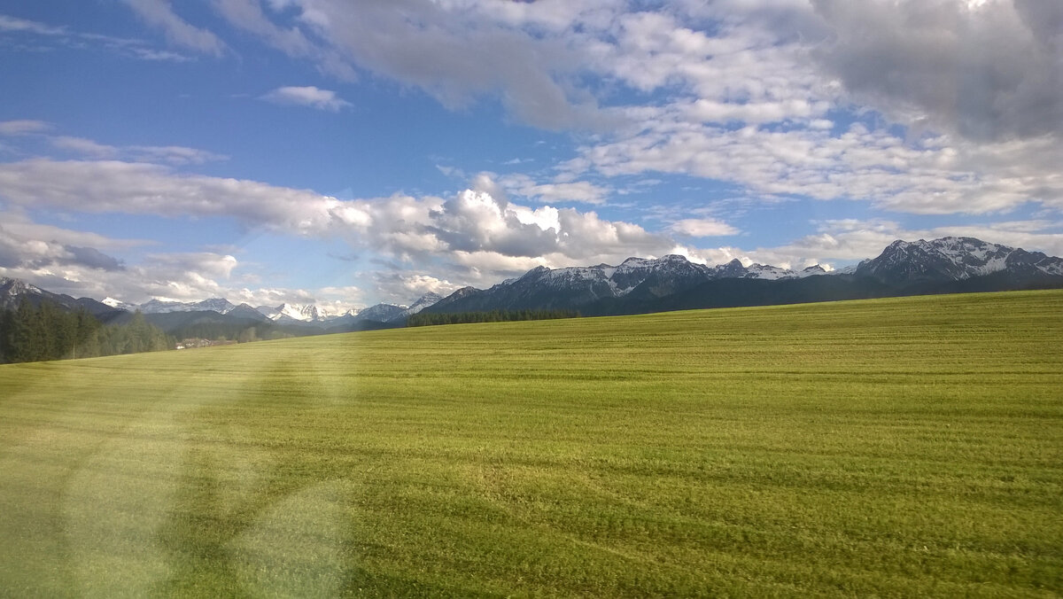 Альпы из окна поезда