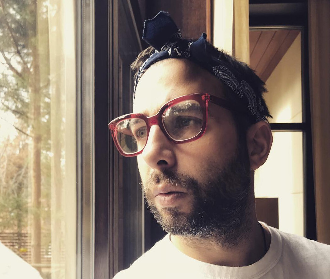 Иван в экстравагантном наряде