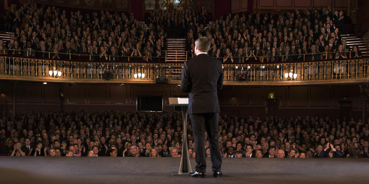 Самый маленький театр в мире, согласно Книге рекордов Гиннеса, находится в австрийском городке Филлах. Театр под названием «Кремлевский двор» («Kremlhof») со сценой, размер которой 1,3 х 1,3. метра, рассчитан он только на 8 зрителей.