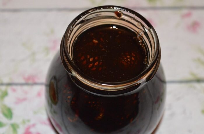 Одна из самых популярных настоек — на сосновых шишках