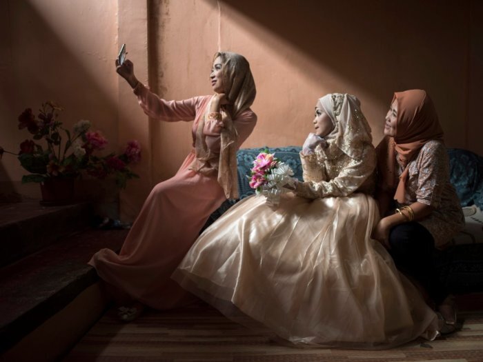 Невеста и ее друзья в 2017 году на юге Филиппин. Автор: Jes Aznar.

