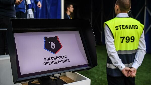 Клубы РПЛ идут на сокращение зарплат футболистов. Фото - РИА "Новости".