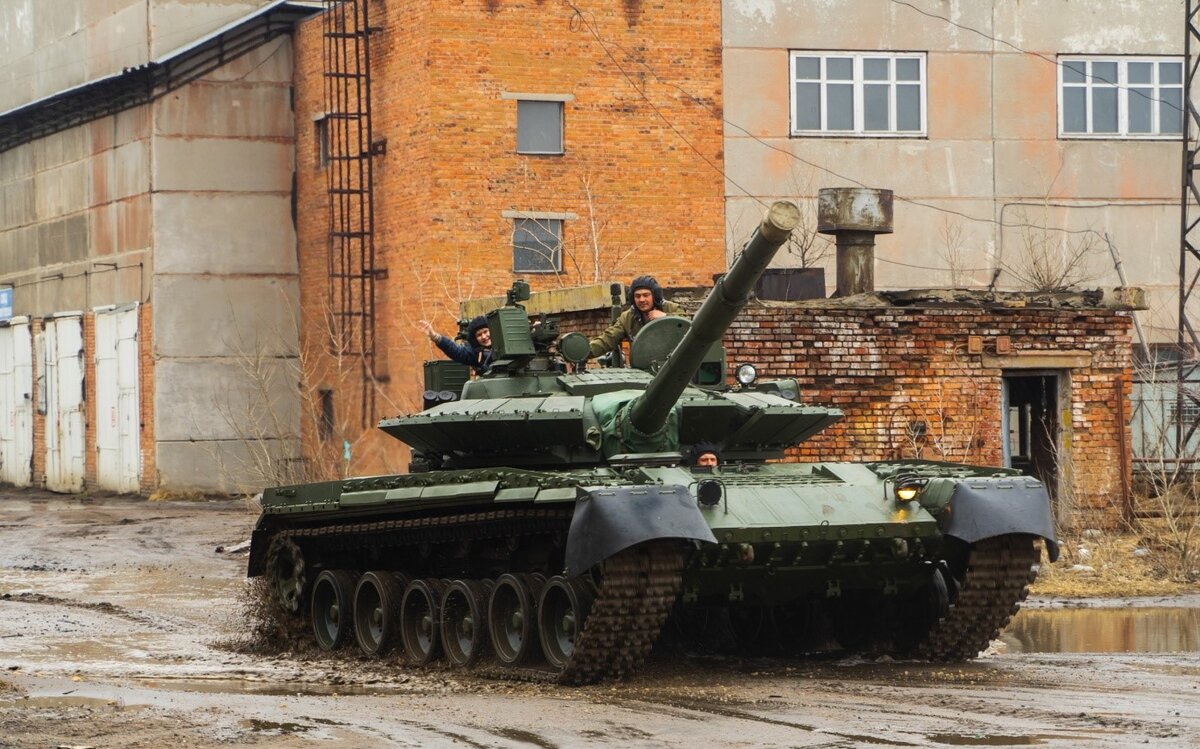 Танк т-80бвм. Т 80 БВМ башня. Омск танковый завод т80 БВМ. Омсктрансмаш т-80бвм. Купить танк в омске