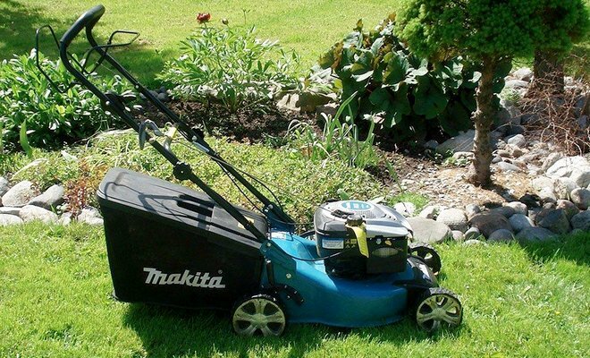 Бензиновые самоходные газонокосилки Makita