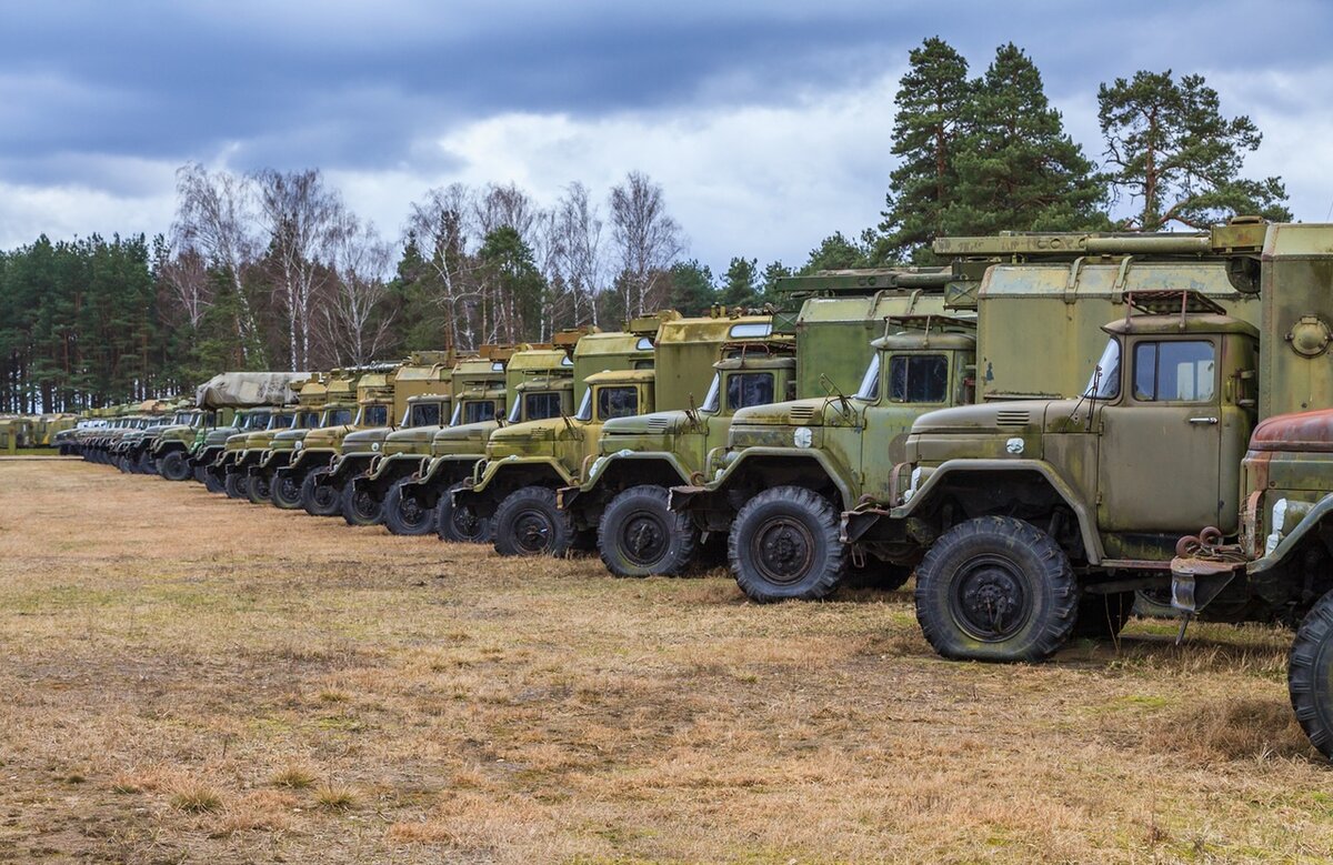 Консервация военной. Консервация военной техники. Списанная Военная техника. Списанные военные автомобили. Техника с хранения.