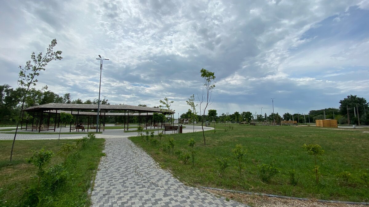 Вид на зону с качелями