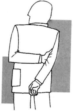 Обхватывание руки выше локтя