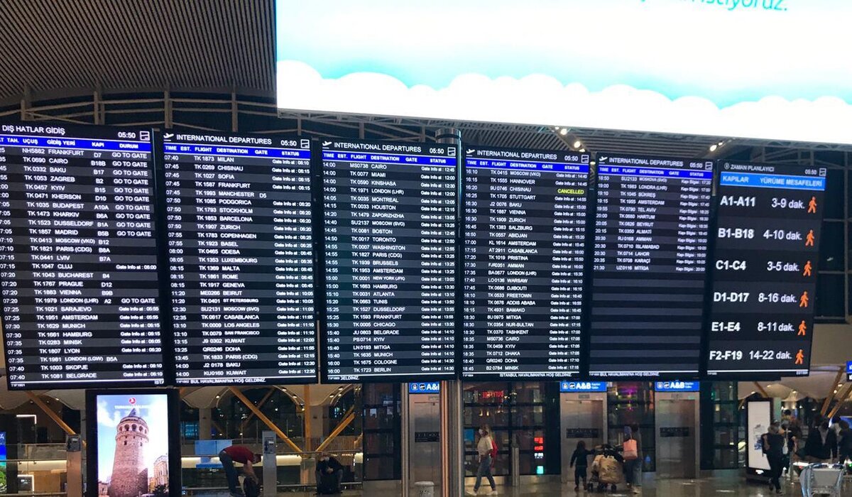 Стамбул аэропорт табло прилета на сегодня русском. Табло вылета Стамбул новый аэропорт. Аэропорт Стамбула табло. Табло рейсов в аэропорту Стамбула. Международные вылеты табло в аэропорте Стамбула.