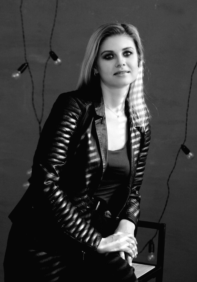 А это фотосъёмка в образе, который кардинально отличается от обычного