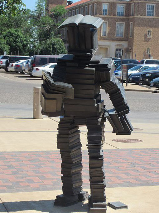 Памятник книжному читателю (Техас, США)