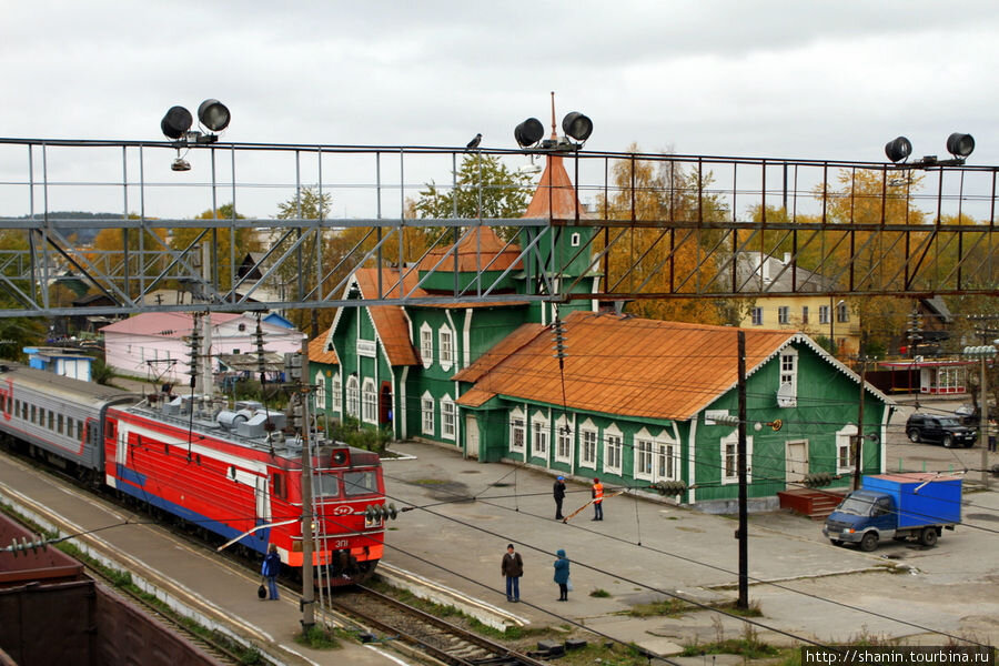 Станция медвежья гора Карелия. Медвежья гора станция ЖД. Железнодорожный вокзал Медвежьегорск. Медвежьегорск ЖД станция.