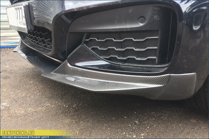 Установка карбонового спойлера на передний бампер BMW X6 F16 в Фантюнинге 