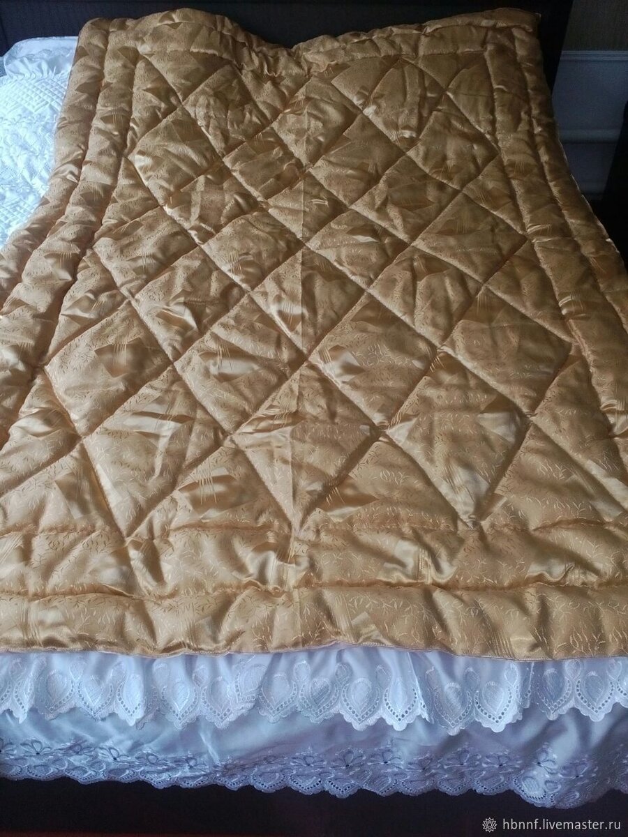 Стеганое одеяло(лоскутного варианта не нашла в открытом доступе)