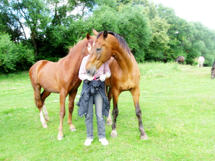 На фото: я, загораживающий меня Гонжище и уже не совсем малыш Спектр