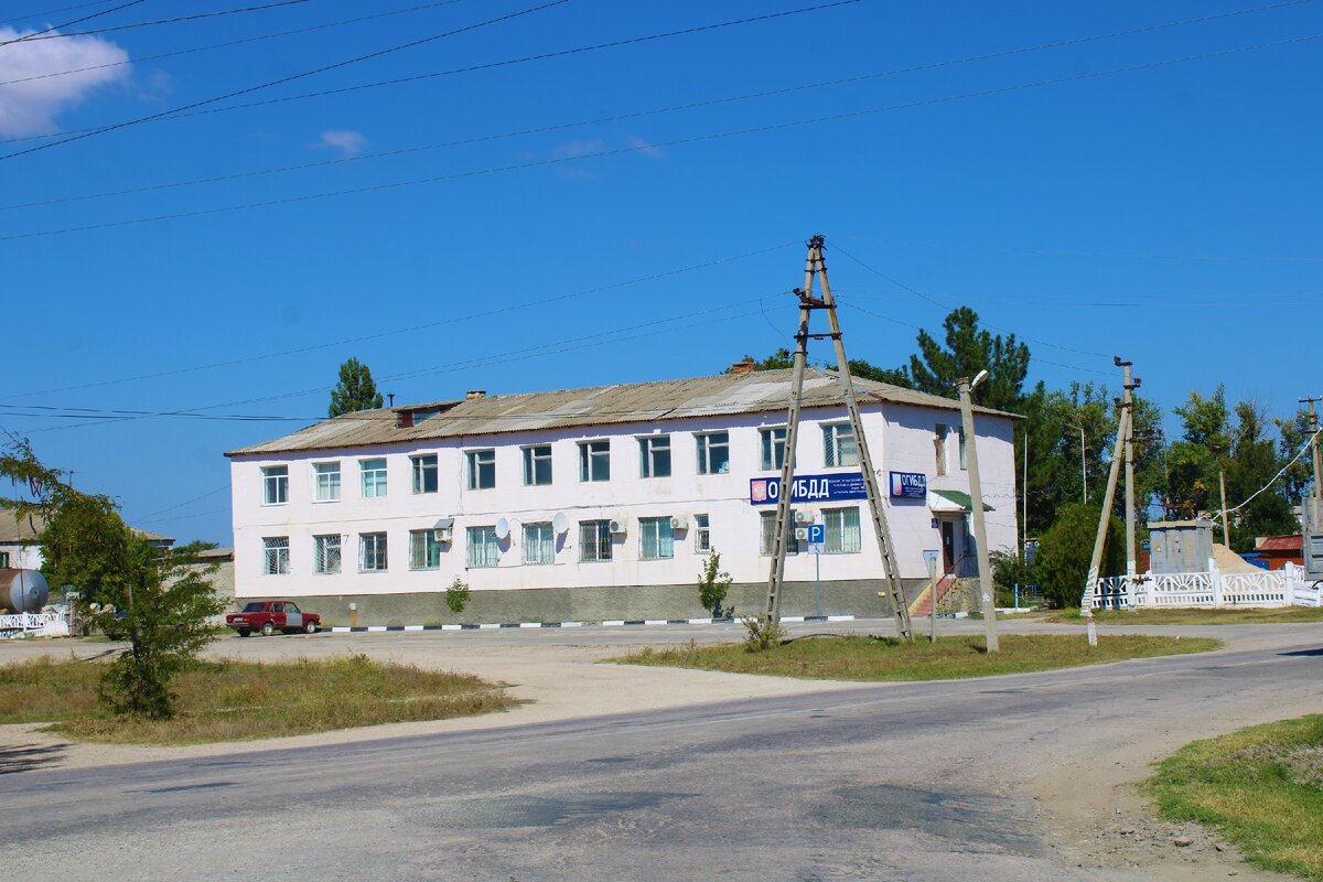 Село тракторное. Пос Советский Крым. Крым поселок Керлеут. Крым пгт Советский Корнеевка. Болгарские поселения в Крыму.