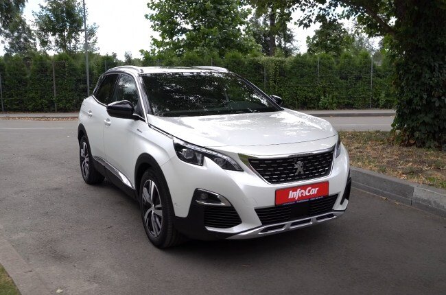 Peugeot 3008 Hybrid4 вид спереди