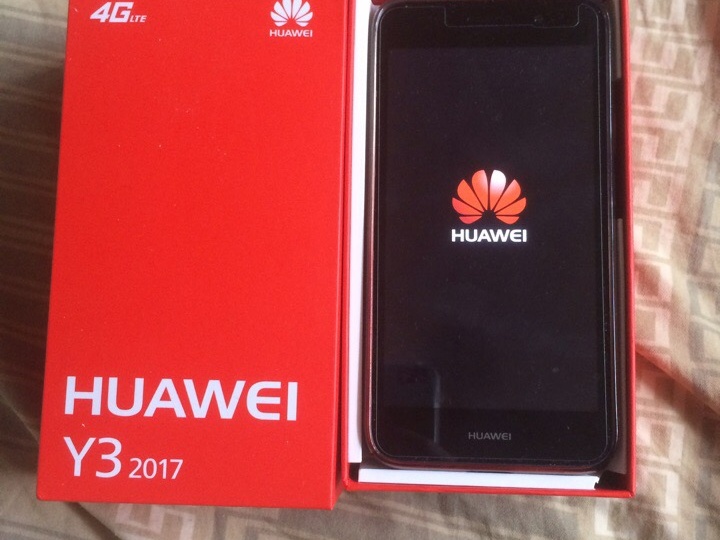 Tелефон от компании Realme и стоит всего лишь 4000 юаней